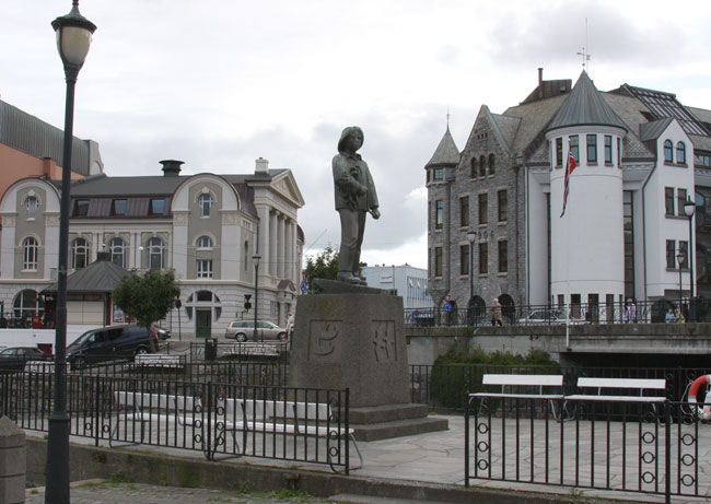 Brosund statue